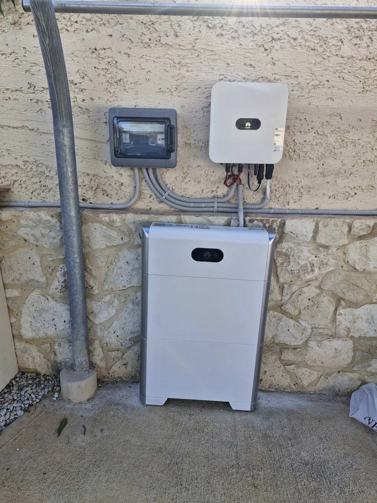 Φωτοβολταϊκό σύστημα 5 kW με μπαταρία αποθήκευσης 5 kWh στο Σίσι Λασιθίου